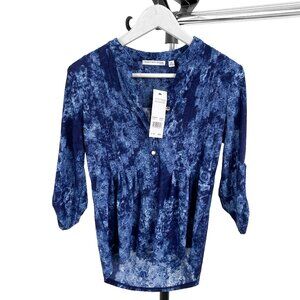 Notations Women's Blue Floral Round Neck Pullover Top with Buttons - Size Small